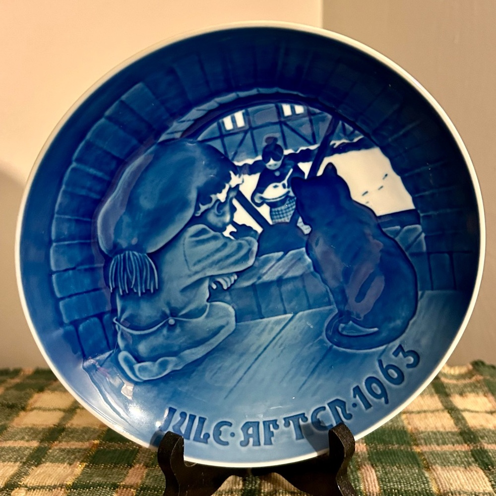 Vintage 1963 Bing & Grøndahl Collector’s Plate The Christmas Elf
